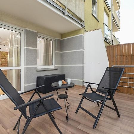 Pleasant Apartment With Terrace Cracow By Noclegi Renters Kraków Exteriör bild