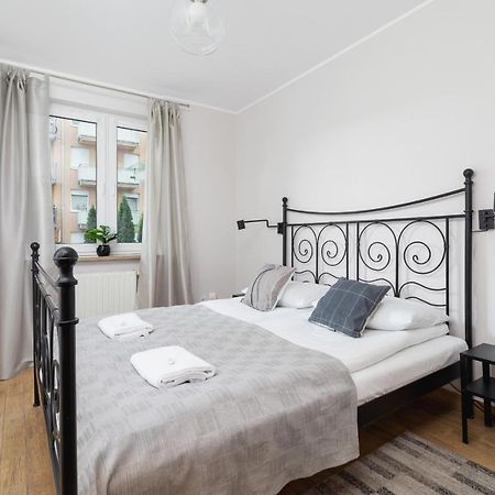 Pleasant Apartment With Terrace Cracow By Noclegi Renters Kraków Exteriör bild
