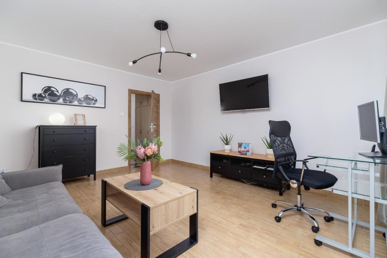 Pleasant Apartment With Terrace Cracow By Noclegi Renters Kraków Exteriör bild