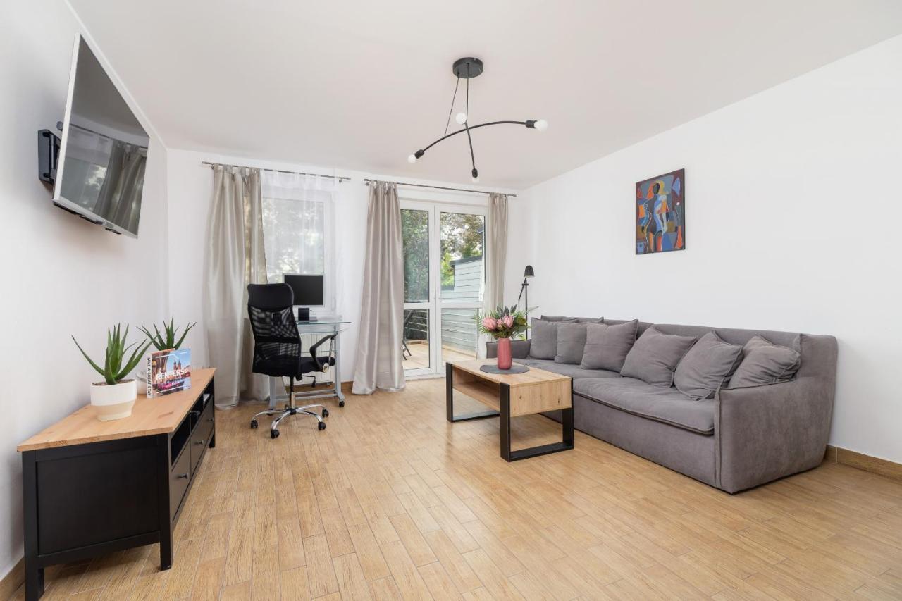 Pleasant Apartment With Terrace Cracow By Noclegi Renters Kraków Exteriör bild