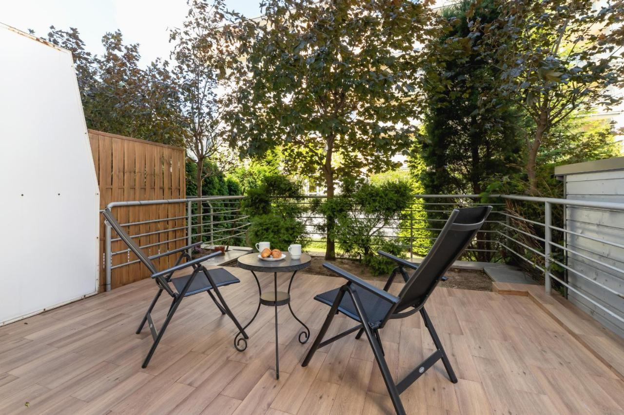 Pleasant Apartment With Terrace Cracow By Noclegi Renters Kraków Exteriör bild