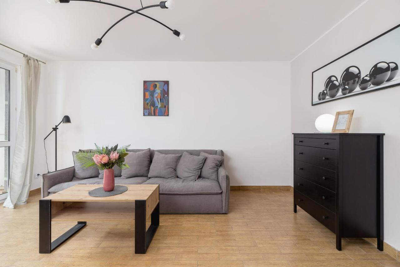 Pleasant Apartment With Terrace Cracow By Noclegi Renters Kraków Exteriör bild