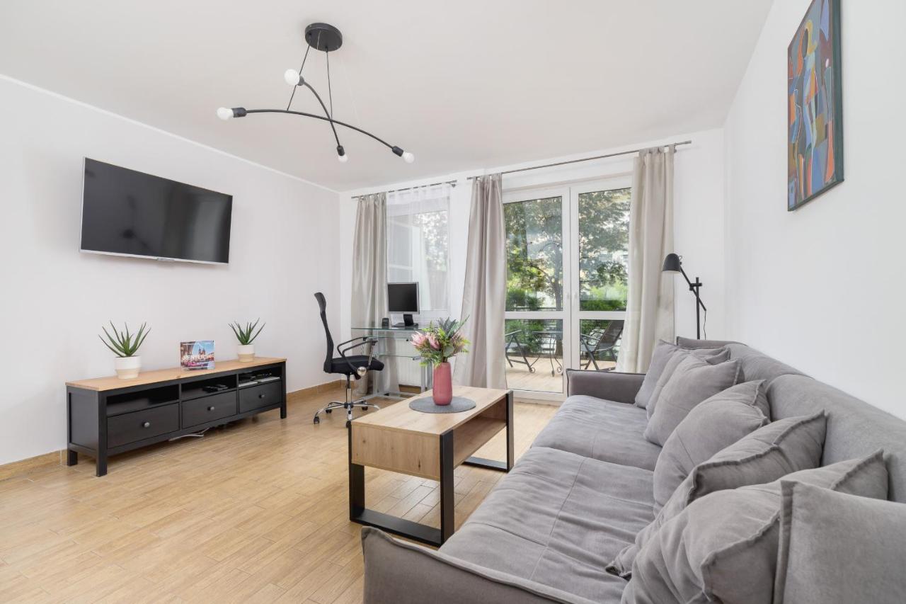 Pleasant Apartment With Terrace Cracow By Noclegi Renters Kraków Exteriör bild