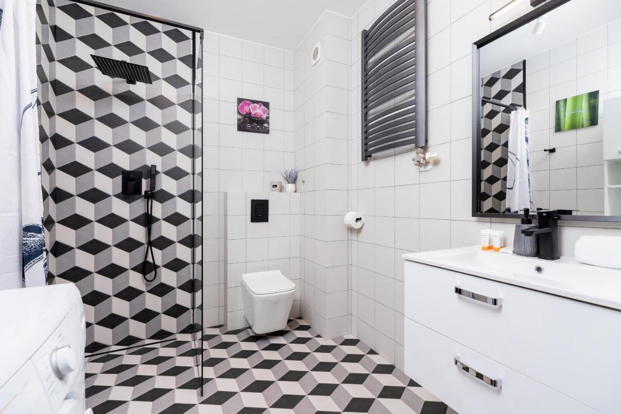 Pleasant Apartment With Terrace Cracow By Noclegi Renters Kraków Exteriör bild