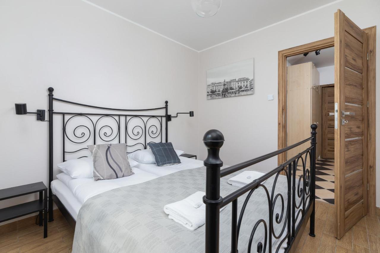 Pleasant Apartment With Terrace Cracow By Noclegi Renters Kraków Exteriör bild